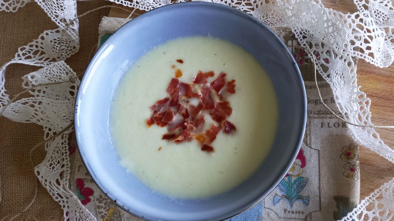Soupe froide de melon au jambon